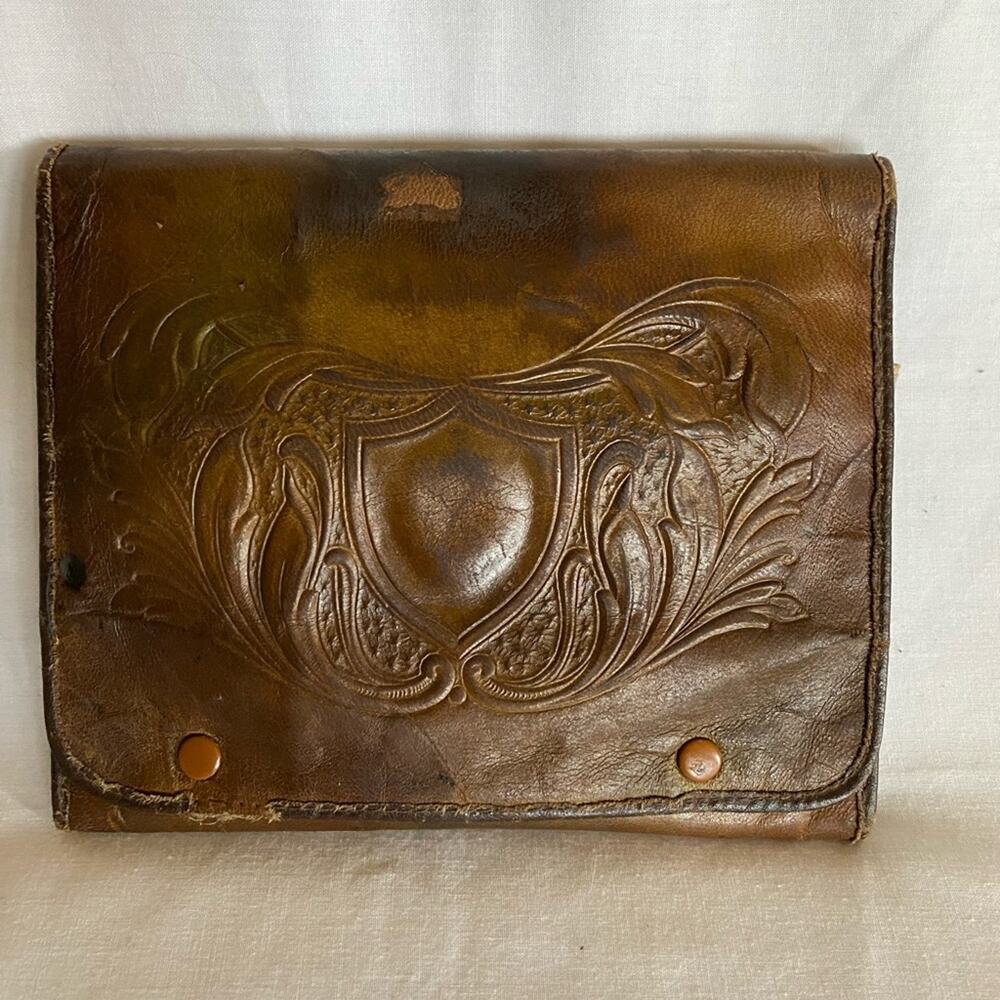 Antique 1900-1920 Tooled Leather Celluloid Travel Manicure Set Snap close